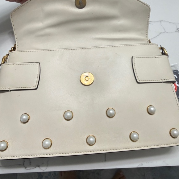 Gucci Queen Bee Shoulder Bag with Gold Chain and Bee Embellishment with COA - Picture 5 of 10